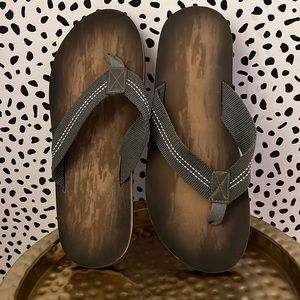Men’s Flip-Flops Size 13